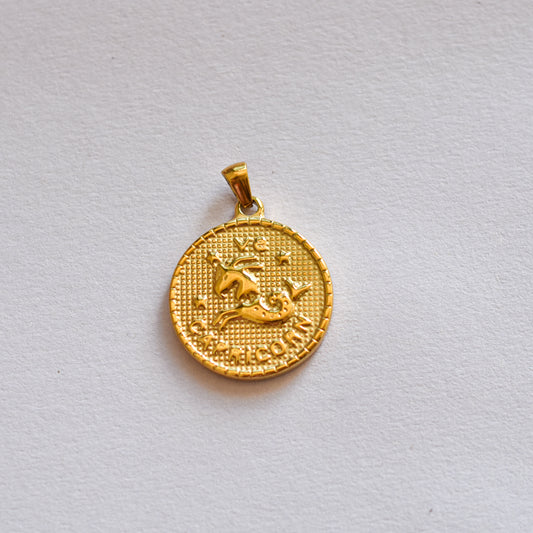 capricornio medalla charm